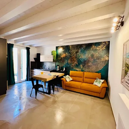 5 Terre Hub Art Apartment *